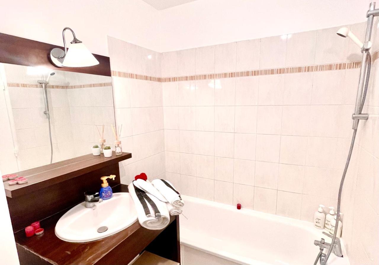 Apartamento 5 Min From Disneyland Cozy Retreat Montévrain Exterior foto