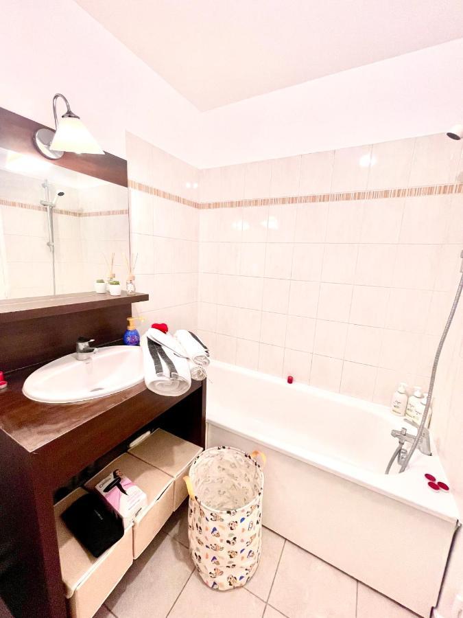 Apartamento 5 Min From Disneyland Cozy Retreat Montévrain Exterior foto
